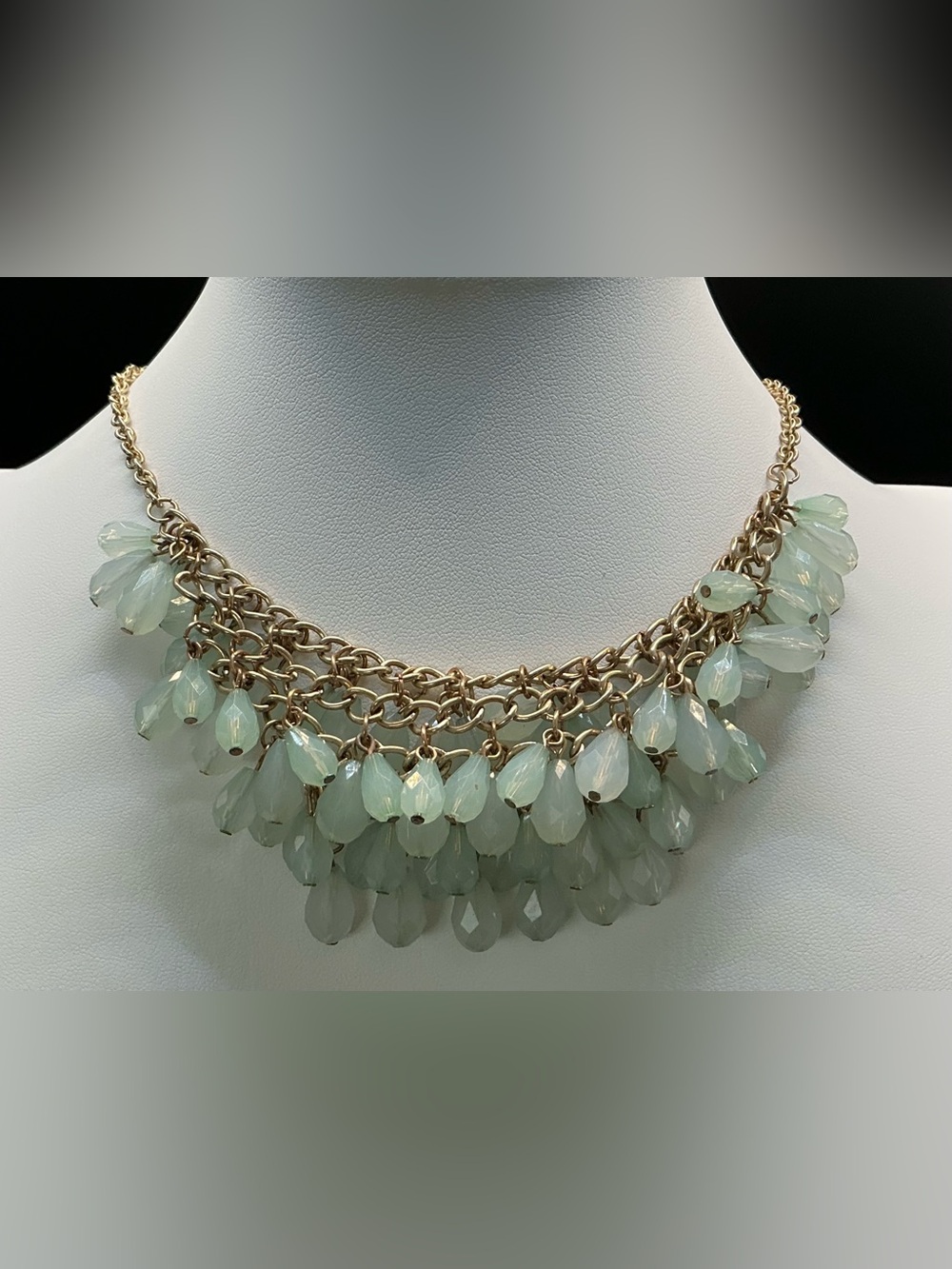 CLAIRE’S CHUNKY GOLD TONE NECKLACE WITH MINT GREEN BEAD CLUSTERS